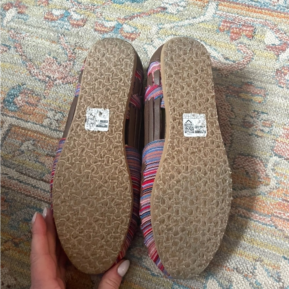 Tom's slip on Huaracha shoes flats NEW great for vacay size 8.5 super cute comfy - Picture 5 of 5